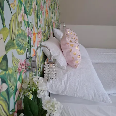 Silver Boutique בית הארחה 3*